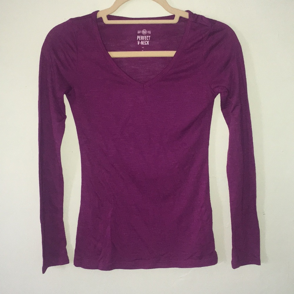 ❌SOLD❌NWOT Long sleeve v-neck Top